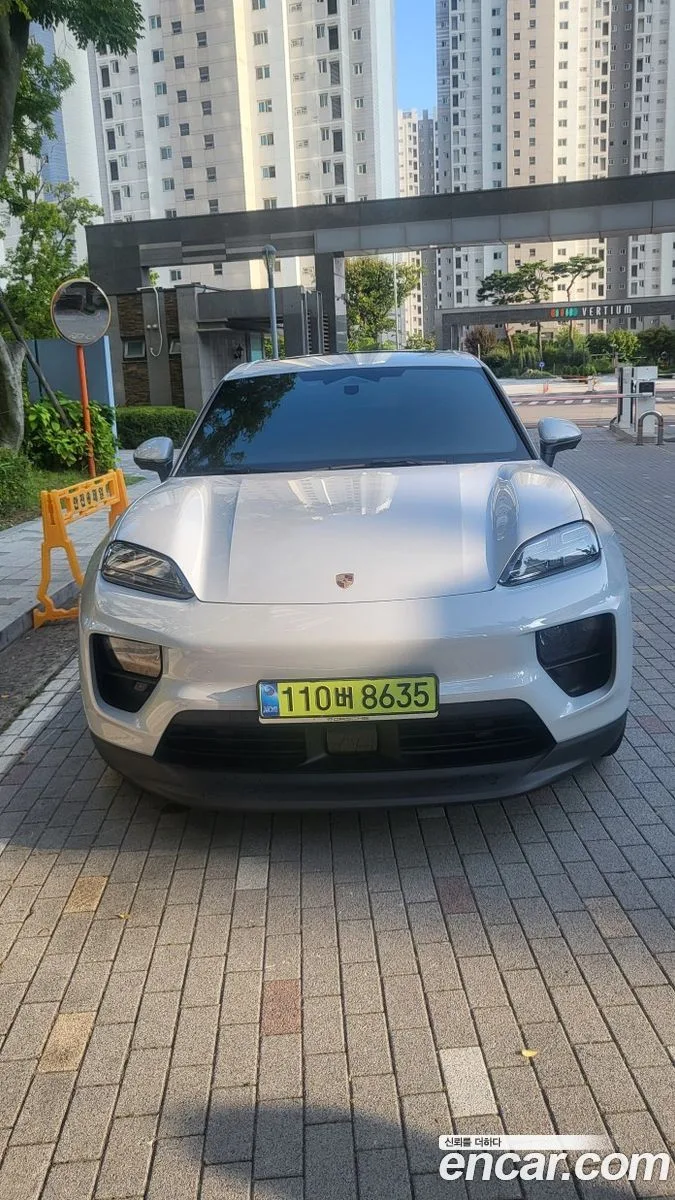 Porsche Macan Electric 2025