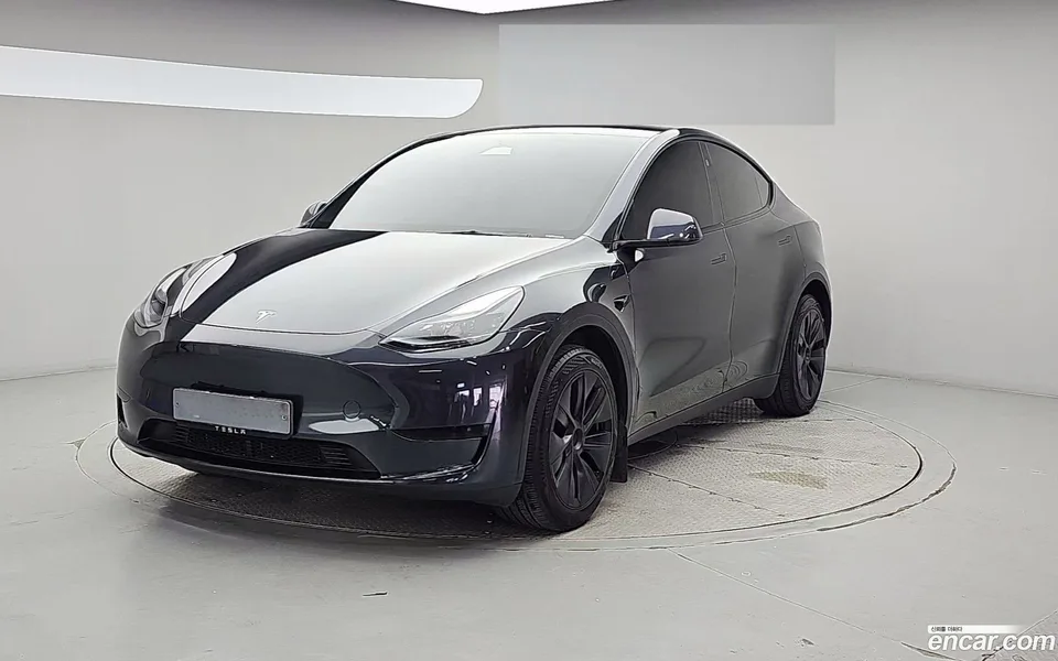 Tesla Model Y 2025