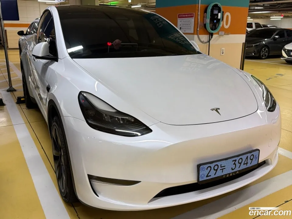 Tesla Model Y 2024