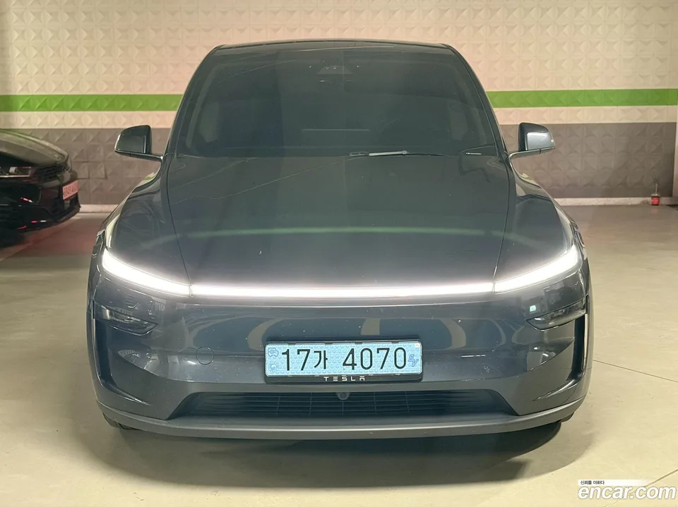 Tesla Model Y 2025