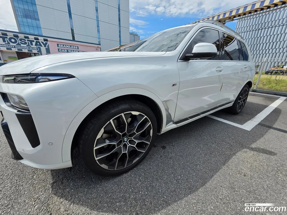 BMW X7 xDrive 40i M 6 2025 — thumbnail 4