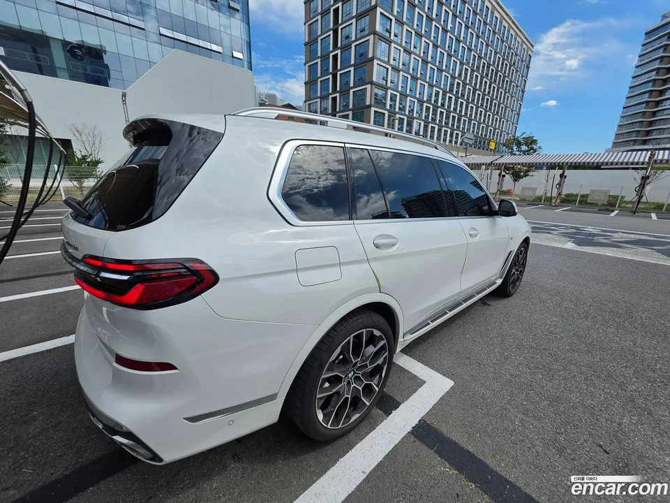 BMW X7 xDrive 40i M 6 2025 — thumbnail 5