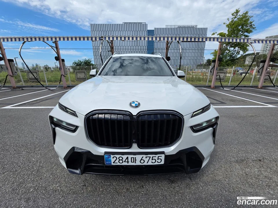 BMW X7 xDrive 40i M 6 2025 — photo 1, buy with delivery to Moscow