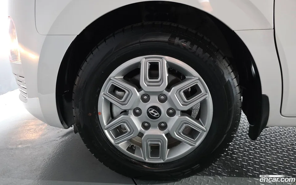 Hyundai Staria 4WD 9 2025 — миниатюра 2