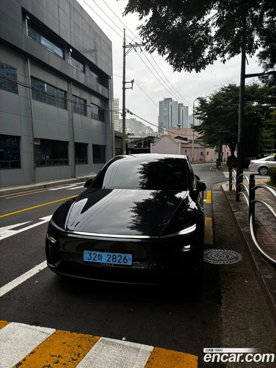 Tesla Model Y 2025