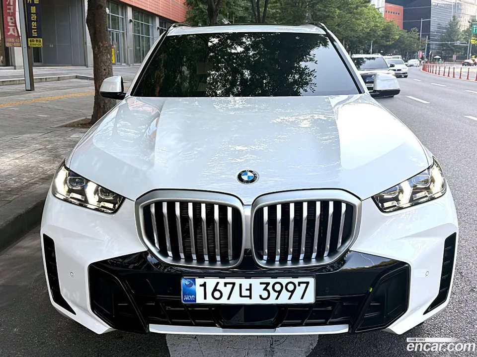 BMW X5 xDrive 40i M 2026 — фото 1, купить с доставкой в Москву