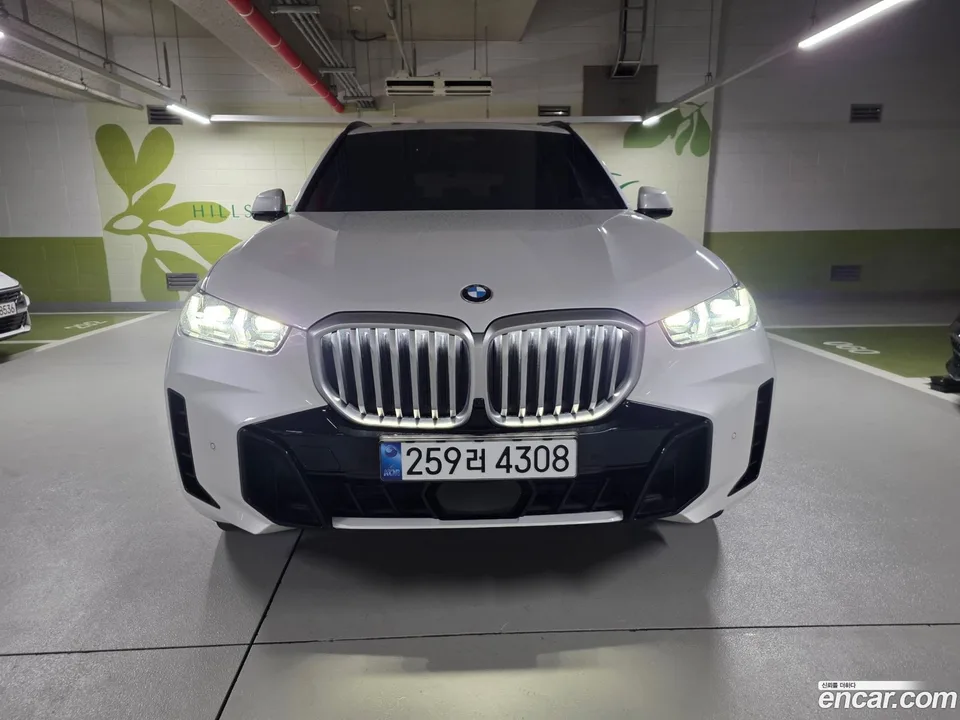 BMW X5 xDrive 40i M 2025 — фото 1, купить с доставкой в Москву