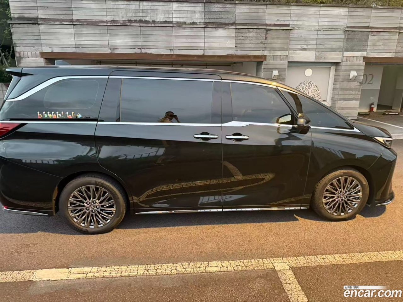 Lexus LM 2025 — 3