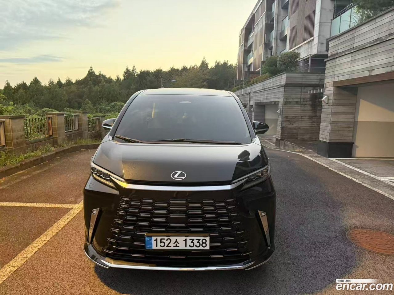 Lexus LM 2025