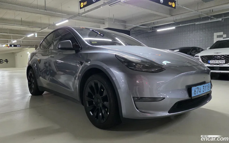 Tesla Model Y 2024