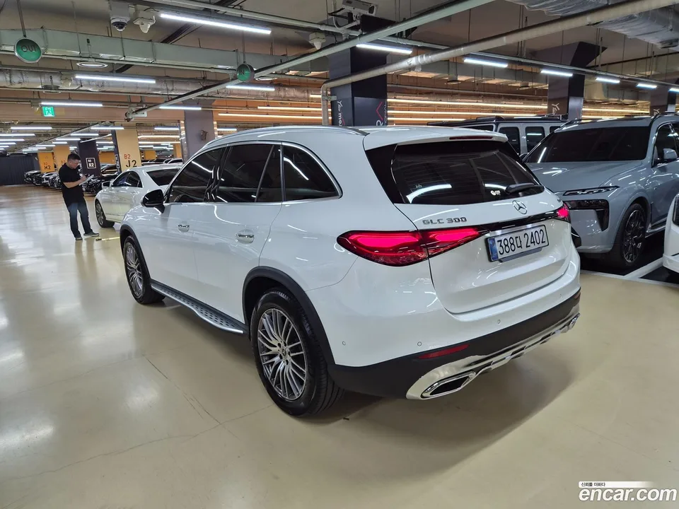 Mercedes-Benz GLC-Class GLC300 4MATIC 2025 — миниатюра 2