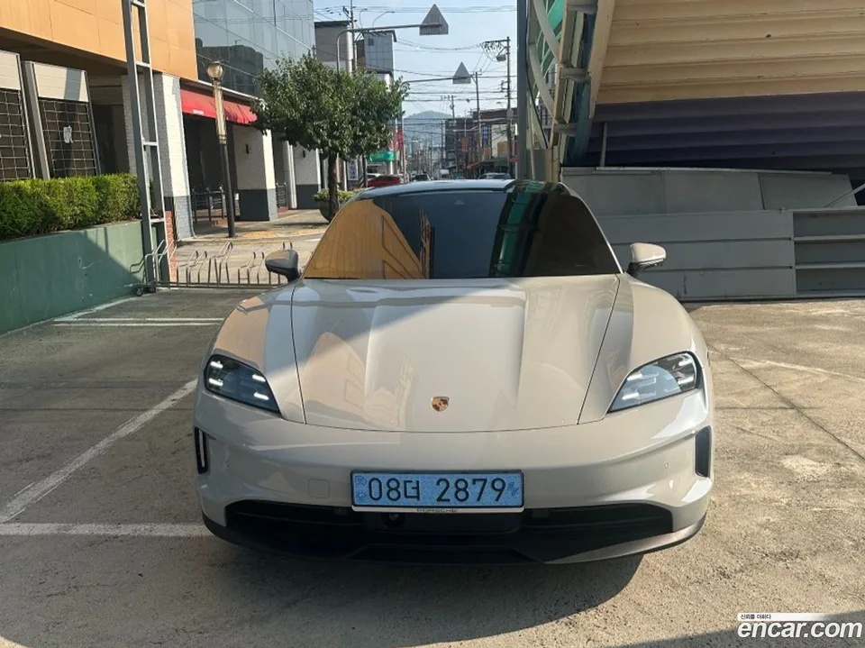 Porsche Taycan 2025