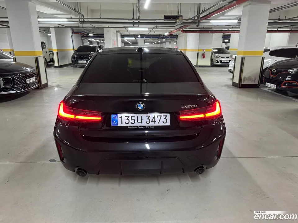 BMW 3 Series 320i M 2025 — thumbnail 4