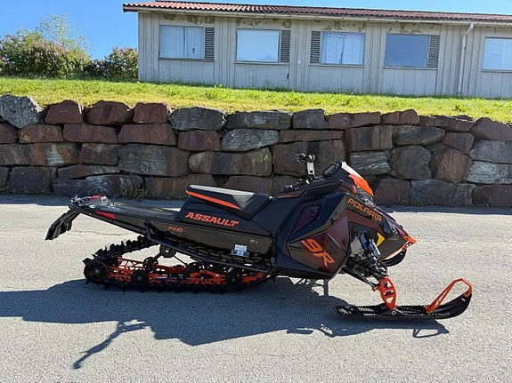 Polaris 9R Switchback Assault 146" 2025 — 2
