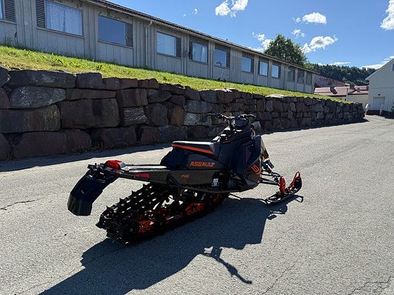Polaris 9R Switchback Assault 146" 2025 — 3