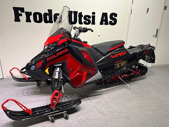 Polaris 850 Indy VR1 Matryx 137" SOMMERKAMPANJE 2023 — 2
