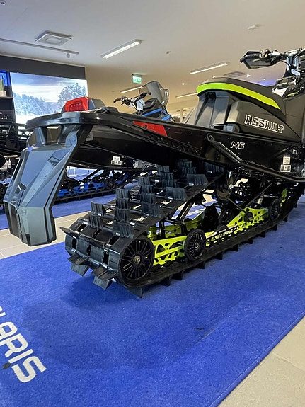 Polaris 9R SWB Assault 146 Escape 2026 — 2