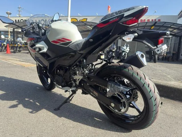 Kawasaki Ninja 400 2026 — миниатюра 4