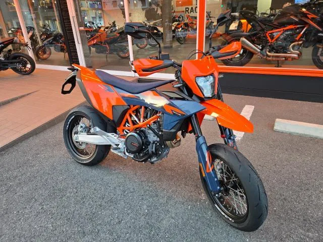 KTM 690SMC R 2026 — миниатюра 2