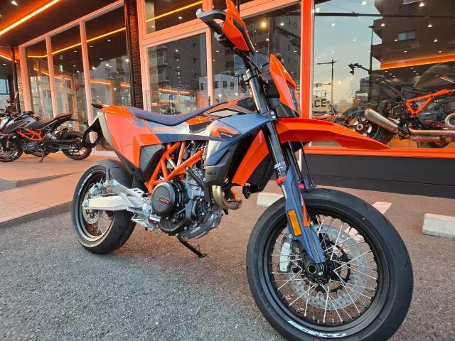 KTM 690SMC R 2026 — миниатюра 4