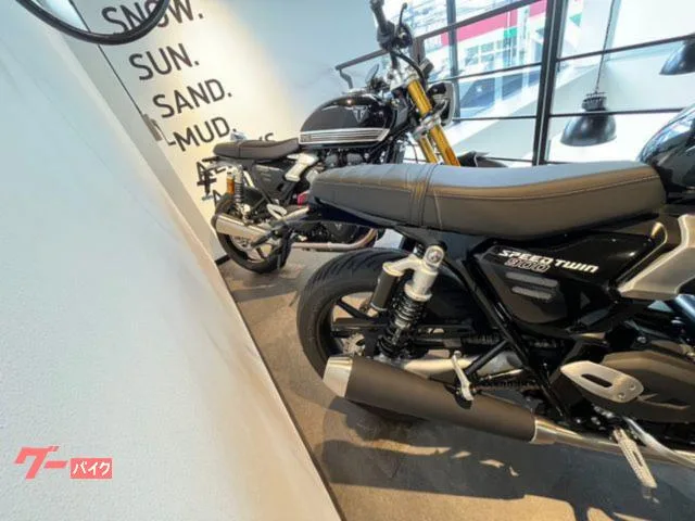 TRIUMPH 900 2026 — миниатюра 3