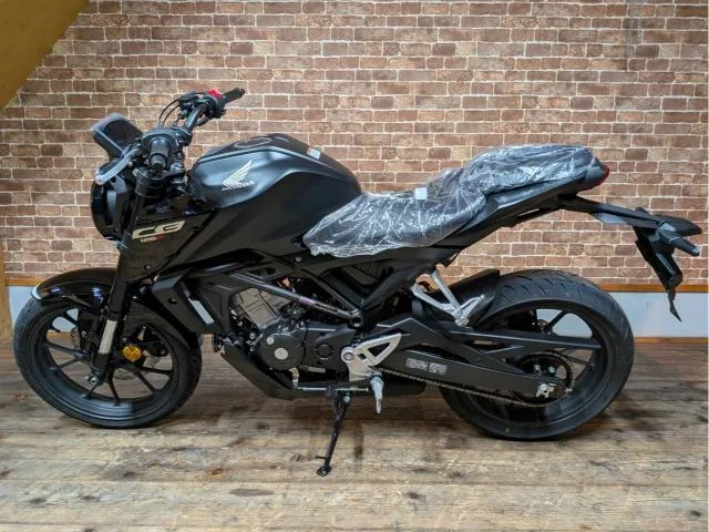 Honda CB125R 2026 — миниатюра 2