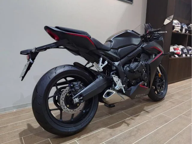 Honda CBR650R E-Clutch 2025 — миниатюра 2