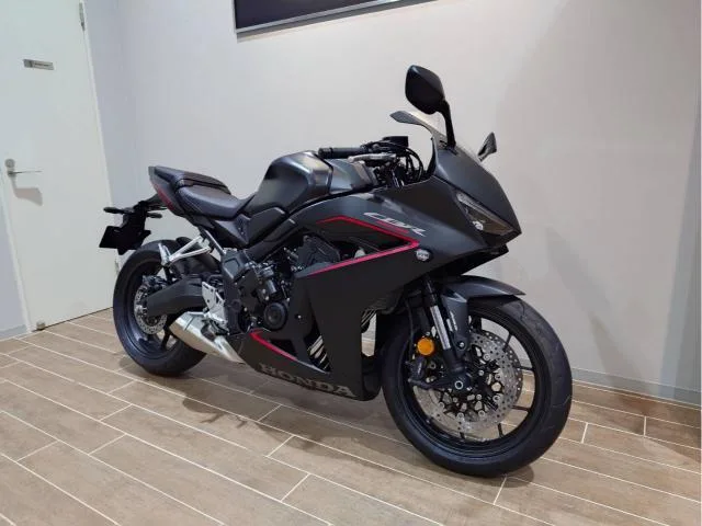 Honda CBR650R E-Clutch 2025 — миниатюра 3