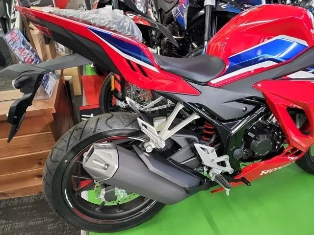 Honda CBR150R 2025 — миниатюра 2