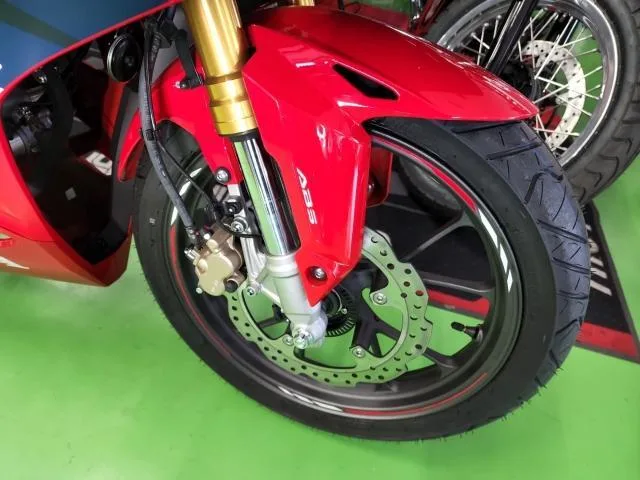 Honda CBR150R 2025 — миниатюра 3