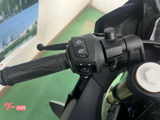 Yamaha YZF-R15 2023 — миниатюра 2