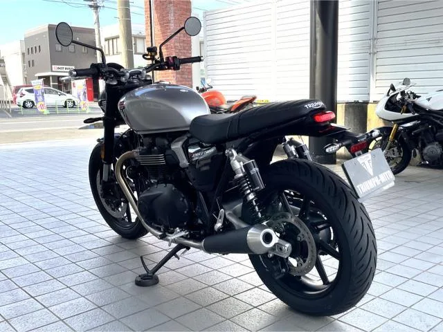 TRIUMPH 900 2025 — миниатюра 2