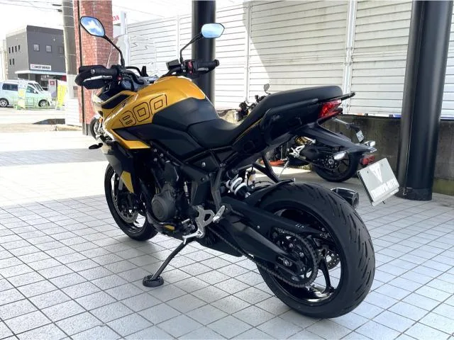 TRIUMPH 800 / 2026 — миниатюра 2