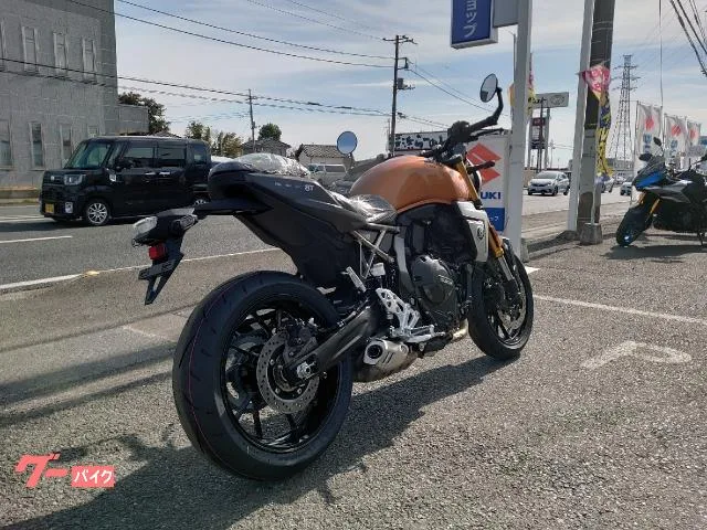 Suzuki GSX-8T 3 USB 2026 — миниатюра 3