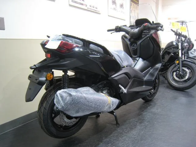 Yamaha X-MAX250 2025 — миниатюра 3