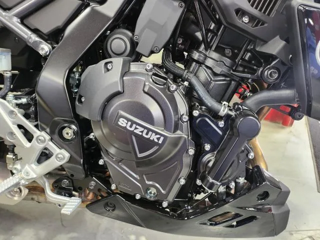 Suzuki GSX-8TT 2026 — миниатюра 3