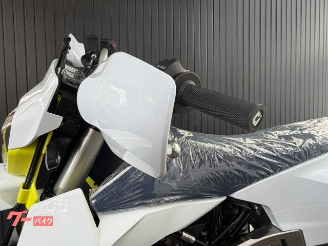 HUSQVARNA 701 2026 2026 — миниатюра 2