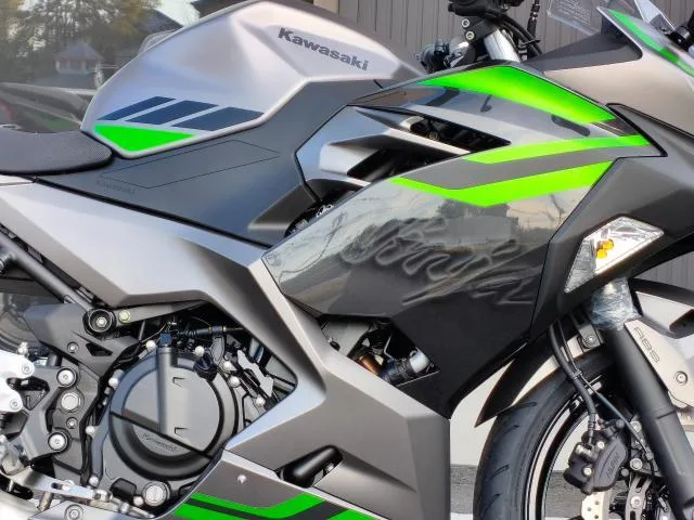Kawasaki Ninja 400 2026 — миниатюра 3