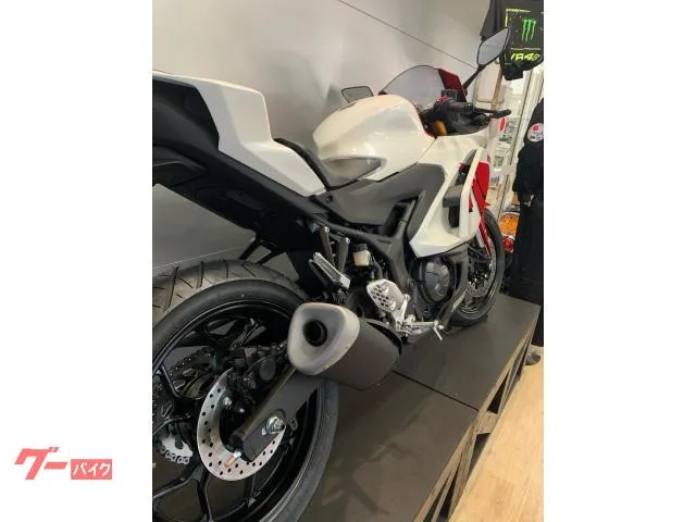 Yamaha YZF-R25 70th 2026 — миниатюра 3