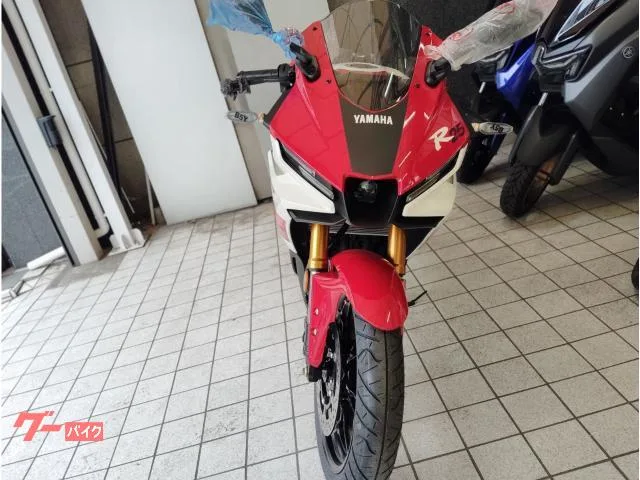 Yamaha YZF-R25 70th Anniversary Edition ABS 400 2026 — миниатюра 3
