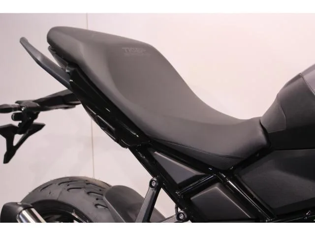 TRIUMPH 800 2026 — миниатюра 2