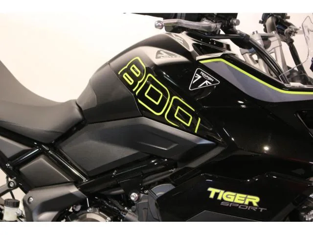 TRIUMPH 800 2026 — миниатюра 2