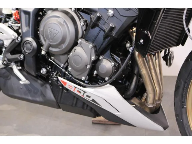 TRIUMPH 800 2026 — миниатюра 2