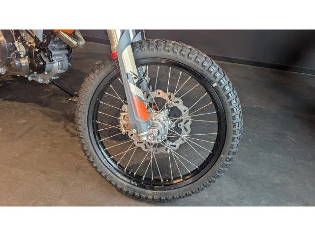KTM 690 R 2024 — миниатюра 3