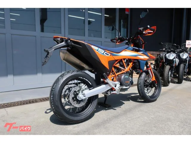 KTM 690SMC R 2024 — миниатюра 3