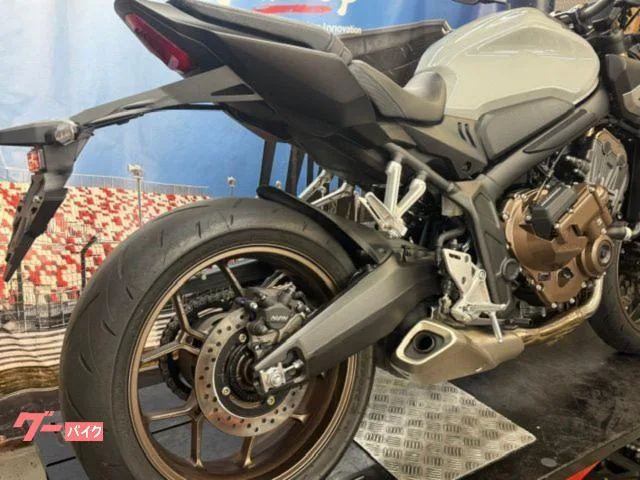 Honda CB650R E-Clutch 2024 — миниатюра 2