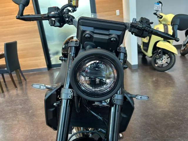 Yamaha XSR900 2025 — миниатюра 2