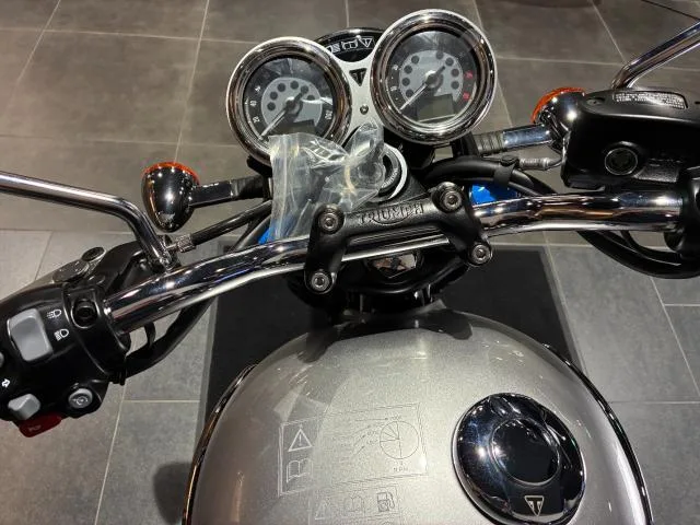 TRIUMPH T120Cranberryred 2026 — миниатюра 5