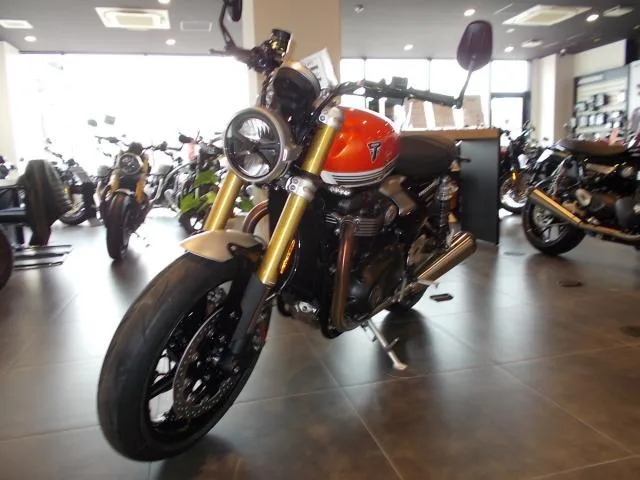 TRIUMPH 1200RS 2025 — миниатюра 2