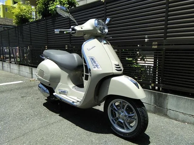 VESPA GTS 150Classic 2023 2023 — фото 1, купить с доставкой в Москву